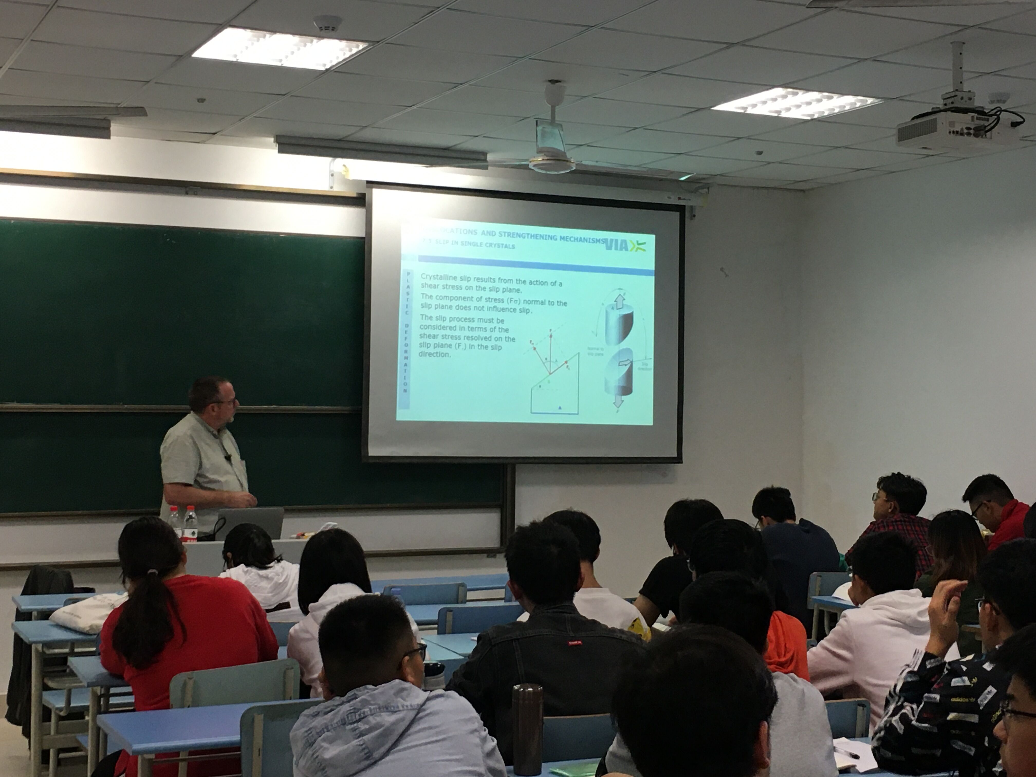 丹麦via大学学院外教为我校土木工程中外合作班级学生授课